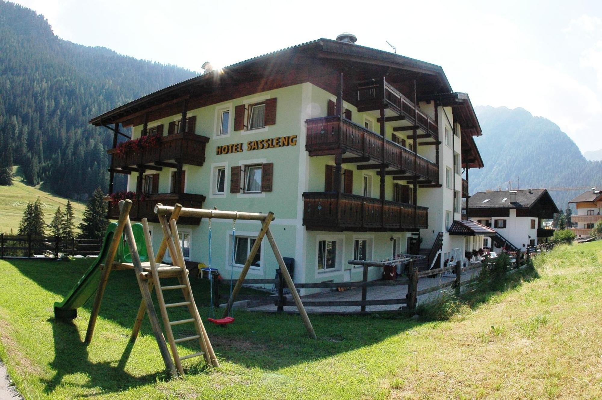Hotel Sassleng Val Di Fassa Esterno foto